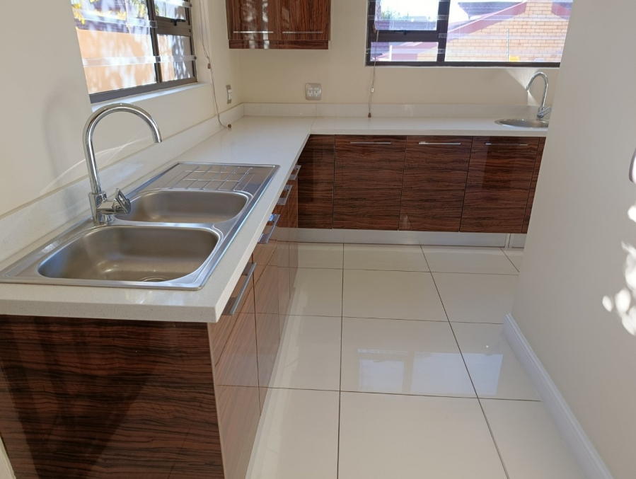 5 Bedroom Property for Sale in Kiepersol Free State